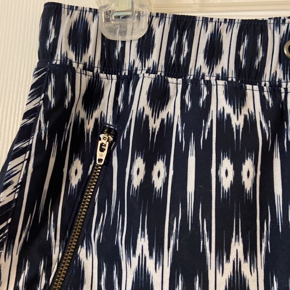 Athleta Skorts size S excellent condition two front pockets with zipper - Picture 4 of 12